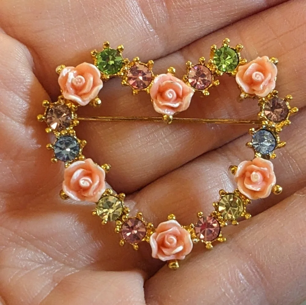 1990's Avon Rose Accented‎ Heart Pin